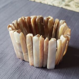 Vintage Stunning Irridescent Wide Mother of Pearl Shard Stretch Bracelet Bangle